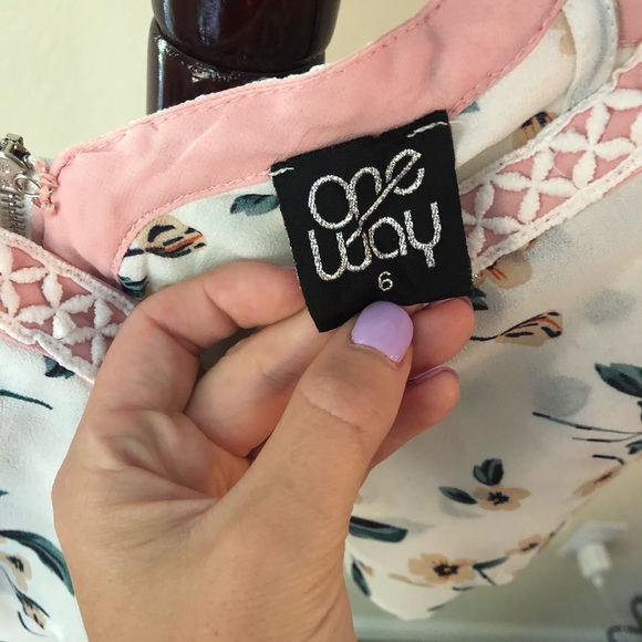 Off the Shoulder Floral Crop - Picture 3 of 4